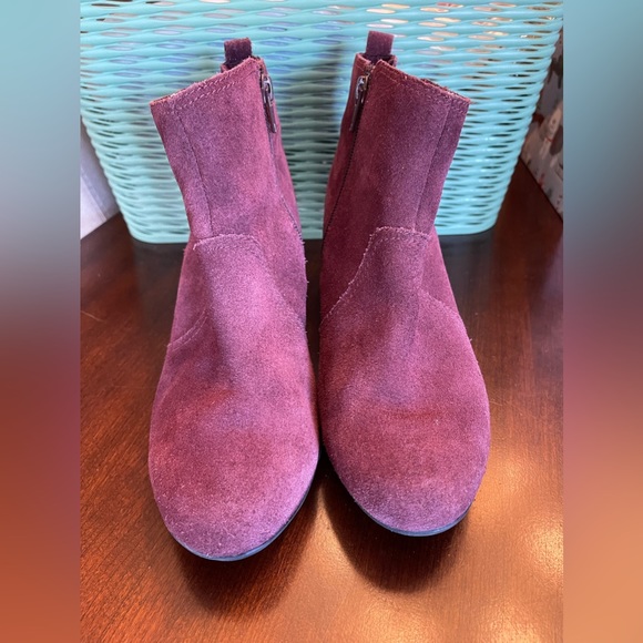 Womens Clarks Burgundy Leather Size Zip Ankle High Wedge Booties Boots - Picture 4 of 8